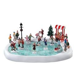 Village Skating Pond, 18 Piece