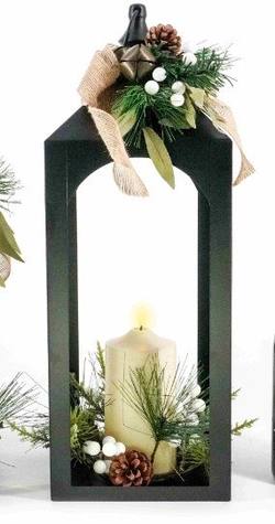 Lantern, candle & wreaths - XLGE - Lightup