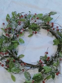 Wreath Leaf & Berry Snowed