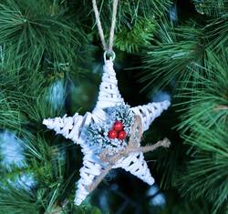 Cane Weave Star with Greenery & Berries in White