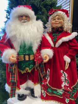 Mr. & Mrs. Claus in Traditional Tartan - Pair